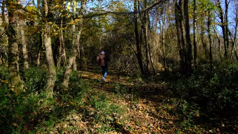 Teenager-runing-in-forest