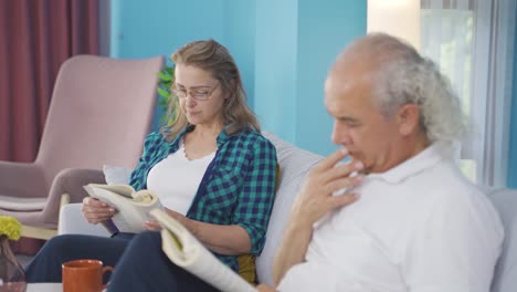 Husband-and-wife-reading-a-book-together.-Happy-and-peaceful-couple.