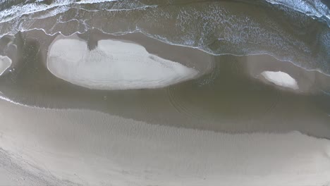 Ocean-surface-waves-flying-over