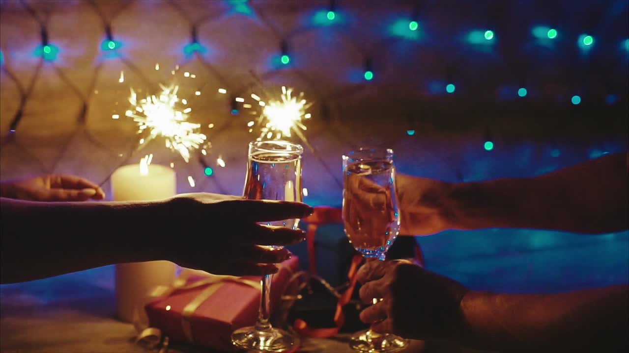 Nytårsfest med stjernekaster og champagne