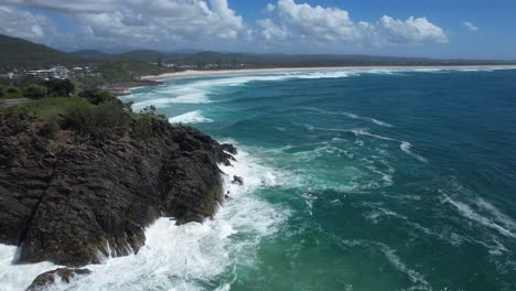 Breaking-Waves-On-The-Norries-Rocky-Headland-Near-Cabarita-Beach-In-New-South-Wales,-Australia