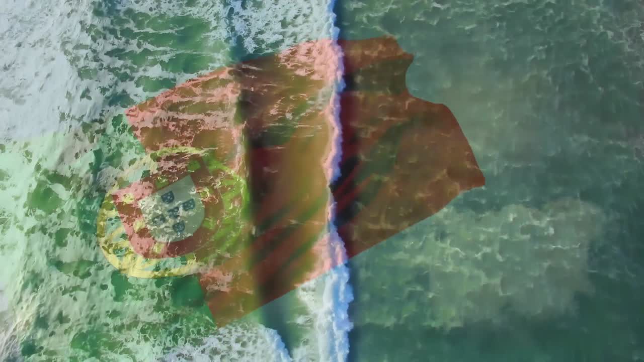 animación de la bandera de portugal ondeando sobre una vista aérea de las olas en el mar
