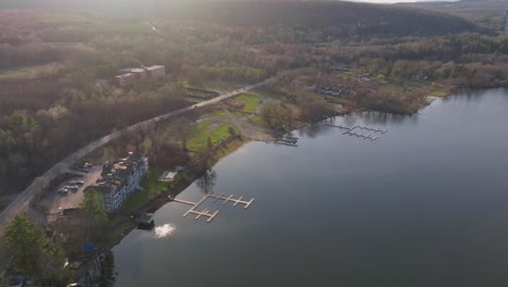 Lake-Massawippi-–-Süßwassersee-In-Memphremagog,-Quebec,-Kanada