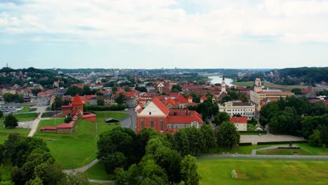 Drone-shot-of-Kaunas-old-town-in-Kaunas,-Lithuania