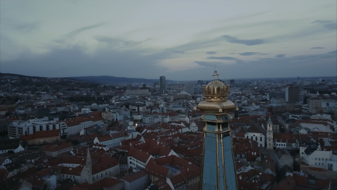Nærbillede af krone på Skt.