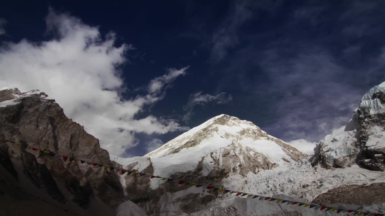 lho la와 icefall 1 위로 움직이는 구름