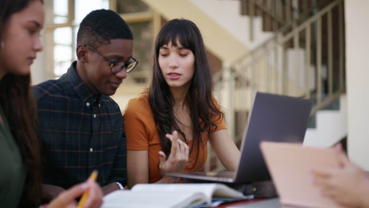 necesito tu ayuda con esto.