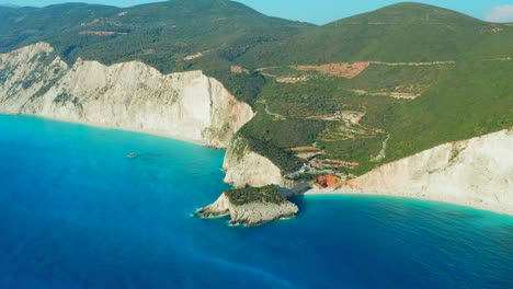 vista a la montaña del puente porto katsiki