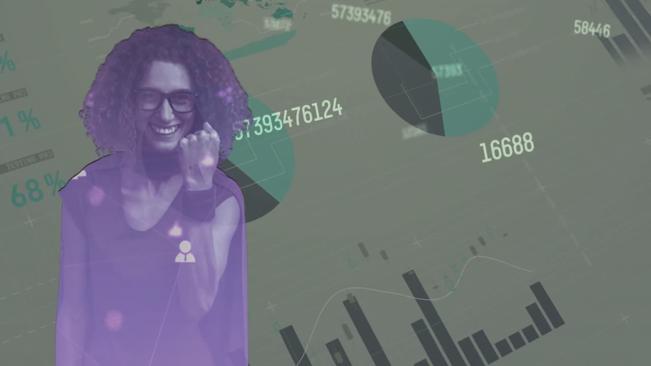 animación del procesamiento de datos sobre la mujer biracial
