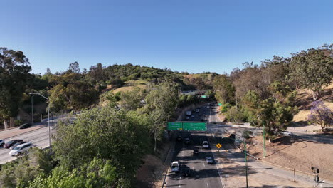 autopistas de los ángeles durante un día ventoso