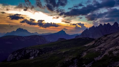 Nationalpark-Drei-Zinnen-In-Den-Dolomiten.-Wunderschöne-Natur-Italiens.