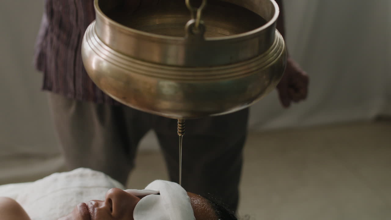 Ayurvedic Shirodhara Oil Treatment