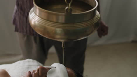ayurvedic shirodhara oil treatment
