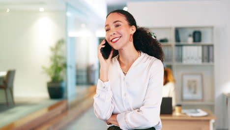 Mujer-Negra,-Llamada-Telefónica-Y-Comunicación-Empresarial