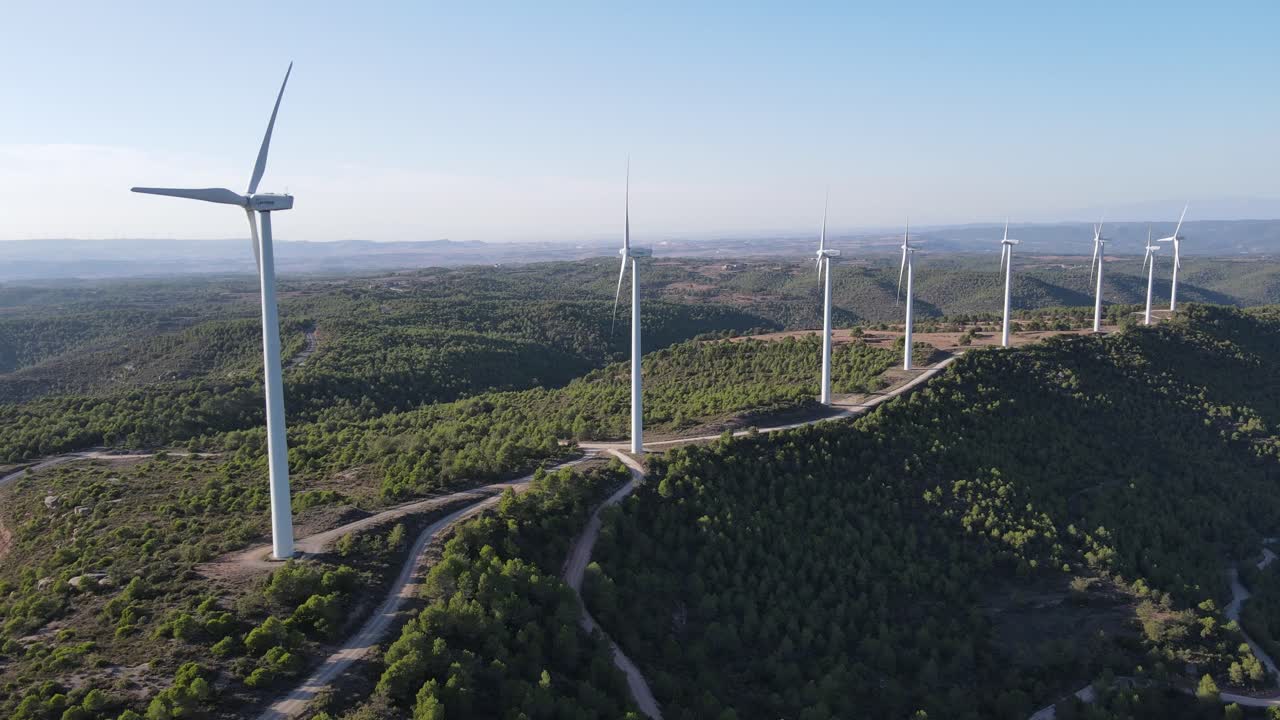 fotografía de un parque eólico para la producción de energía eólica en cataluña, españa