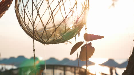 Globo-Decorativo-Con-Conchas-Tintineando-En-El-Viento