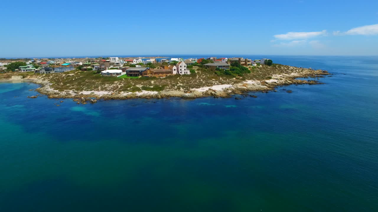 육지로 접근하고 있습니다.