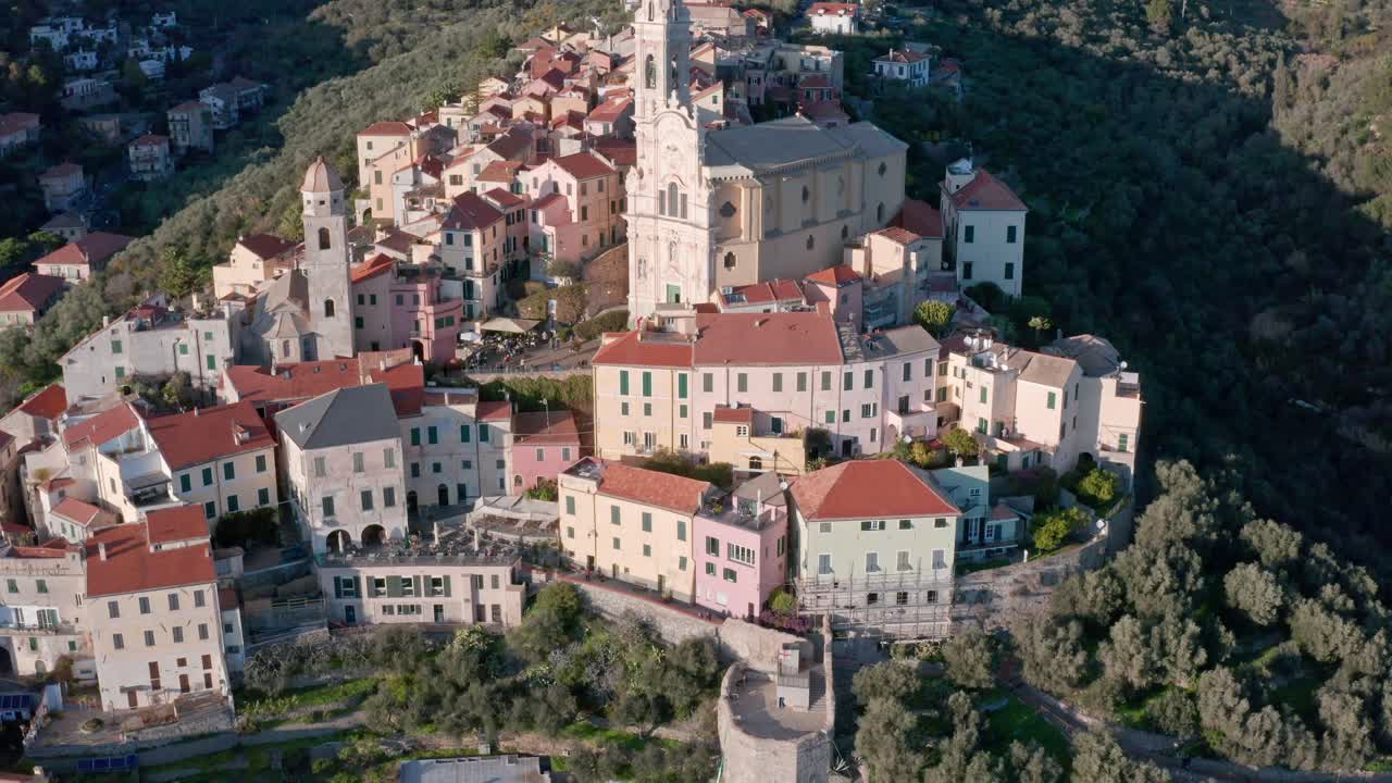 icónica iglesia católica de san juan bautista con vistas a cervo, liguaria