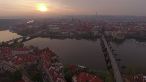 Arquitectura-De-Praga-Y-Vista-Aérea-Del-Río-Moldava.