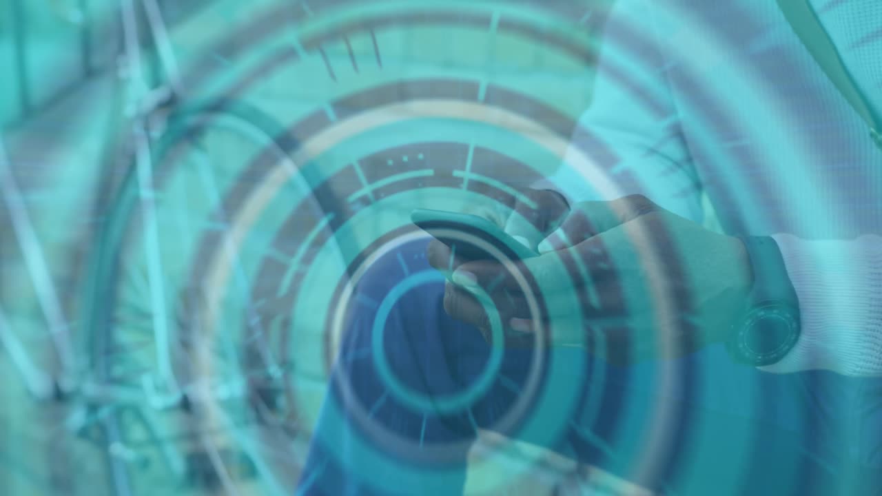 인터페이스 디스플레이의 애니메이션과 6g 텍스트가 스마트 폰을 사용하여 거리에서 앉아있는 사람 위로 이동