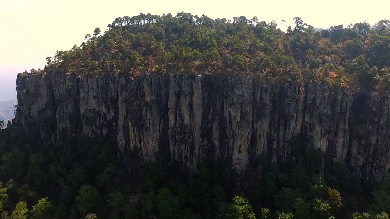 vuelo en drone, en la sierra madre del oriente, durango camino a mazatlan