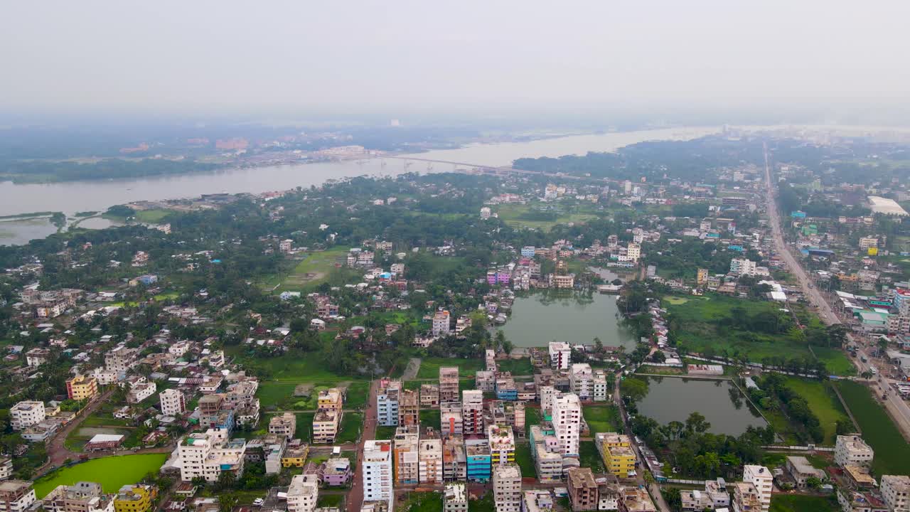 barisal, bangladesh - vista expansiva del paisaje urbano - toma aérea de un avión no tripulado