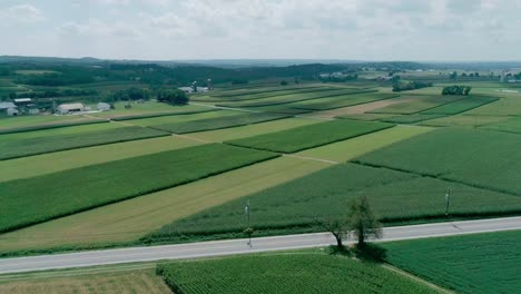 Amische-Landschaft-Und-Ackerland,-Wie-Von-Drohnen-Gesehen