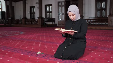 Girl-Recite-On-Quran-Book