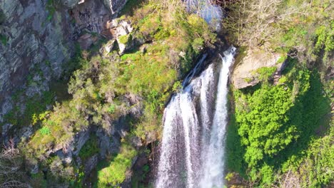 Flowing-Stream-On-Sheer-Cliffs-With-Vilagocende-Waterfalls-In-Fonsagrada,-Lugo,-Spain