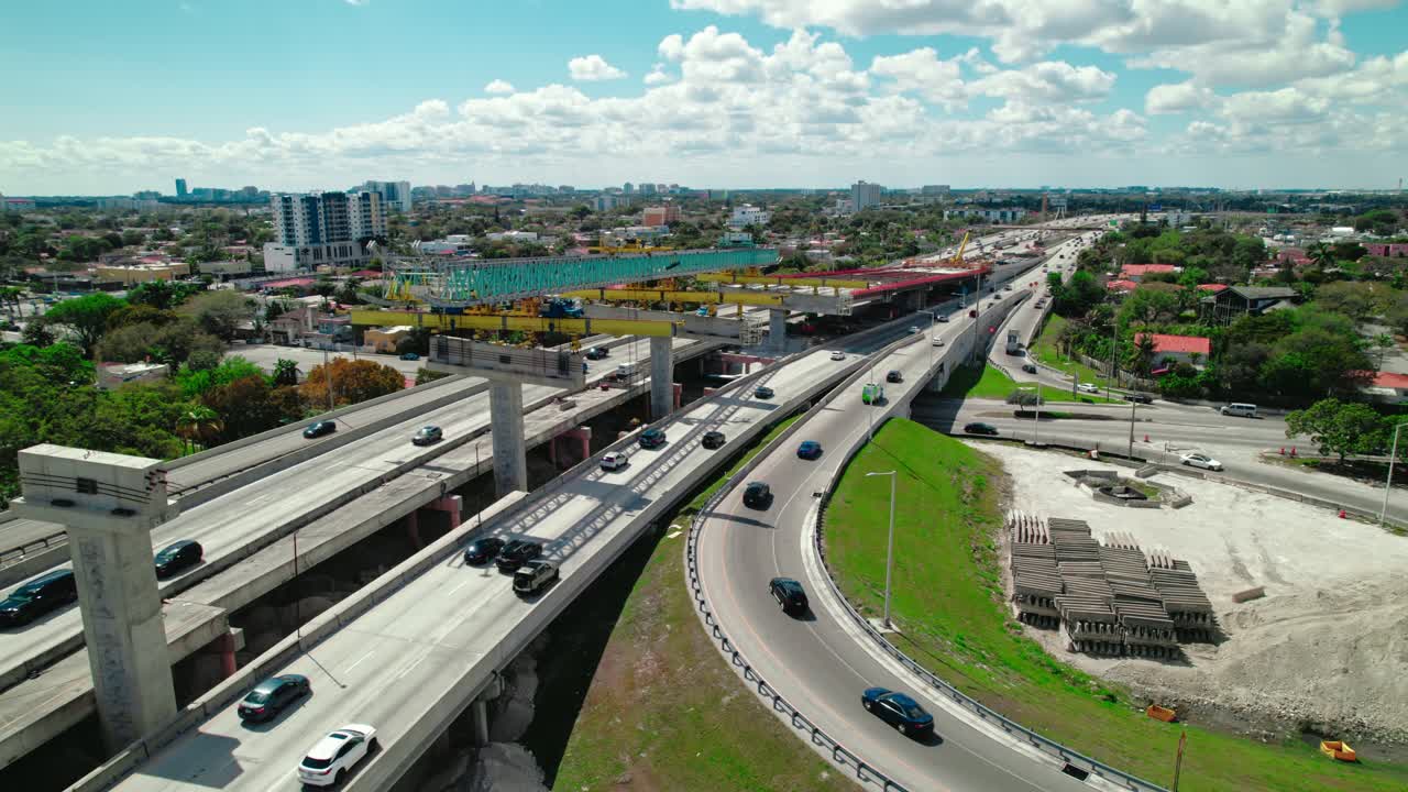 미국 플로리다 주 마이애미 시에서 건설 중인 교통 및 다리