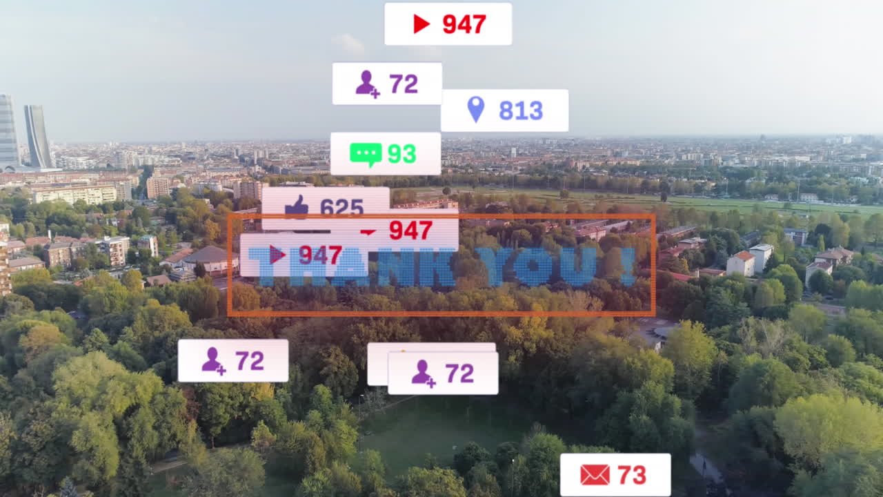 도시 풍경 위에서 성장하는 감사 텍스트와 숫자의 애니메이션