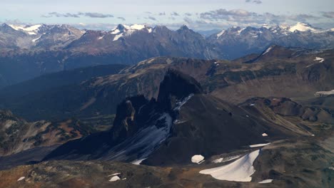 Vista-Panorámica-Del-Colmillo-Negro-Cerca-De-Garibaldi,-Columbia-Británica,-Canadá