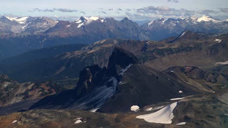 vista panorámica del colmillo negro cerca de garibaldi, colombia británica, canadá