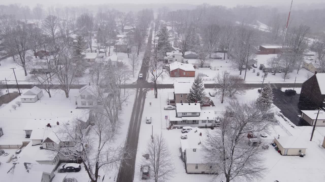 겨울 시즌에 작은 미국 타운십의 거주 지역, 공중 전망