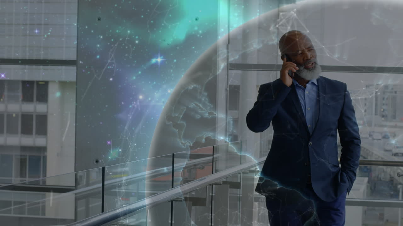 animación de conexiones y globo sobre empresario afroamericano que usa un teléfono inteligente