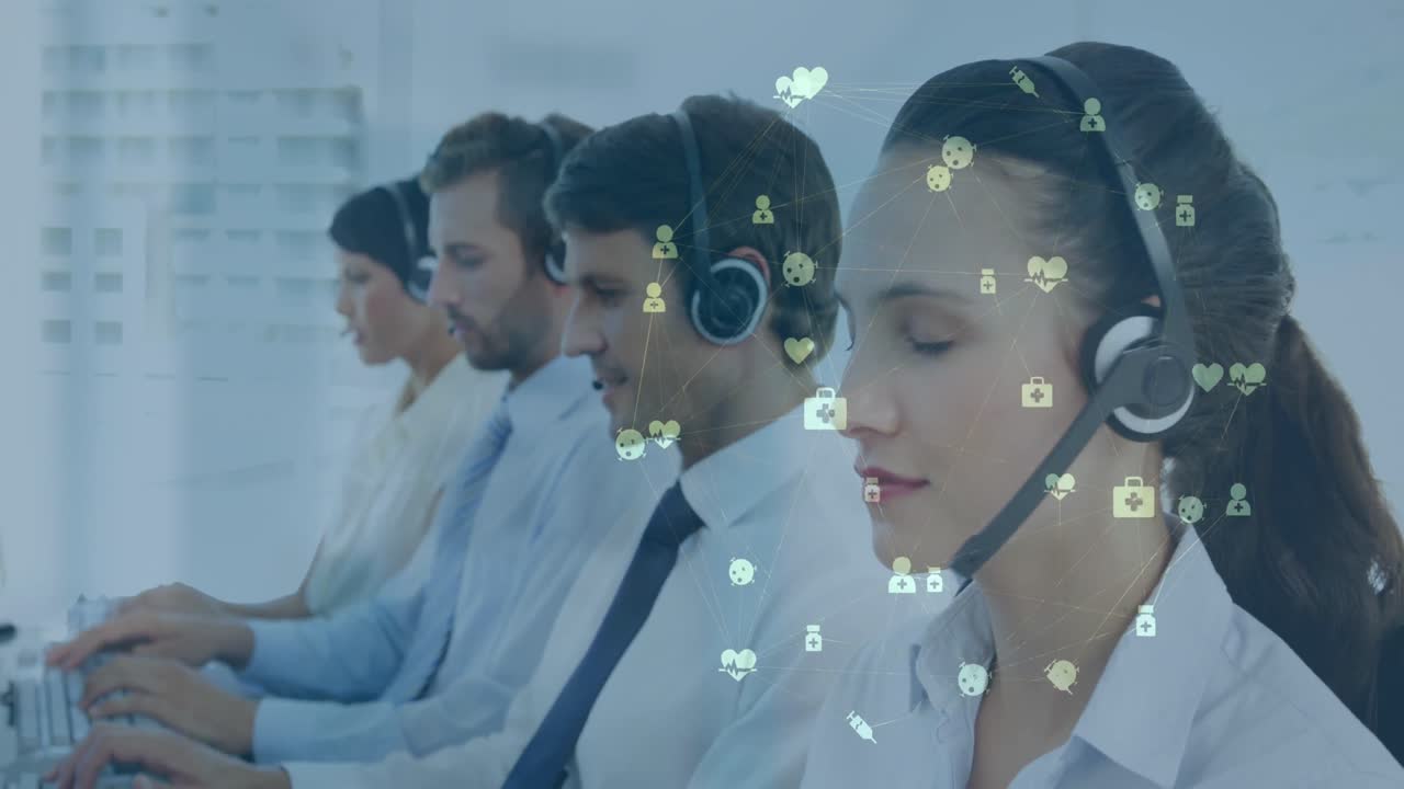 empleados del centro de llamadas que trabajan en una oficina con una red de iconos de conexión en un fondo azul.