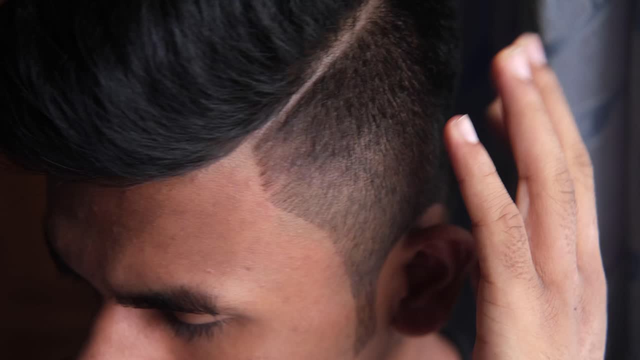 머리카락을 잘라가는 남자