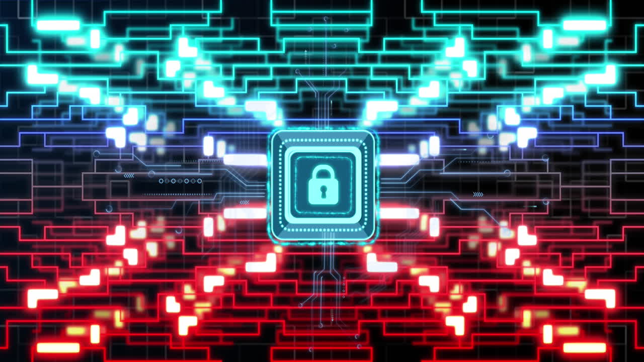 animación del candado de seguridad en línea, procesamiento de datos a través de una placa de circuitos informáticos