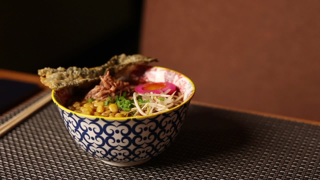 un delicioso plato de ramen