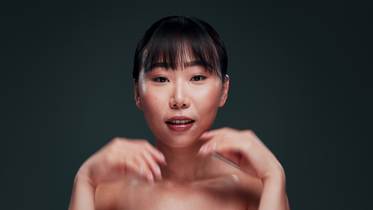 행복한 아시아 여성 초상화