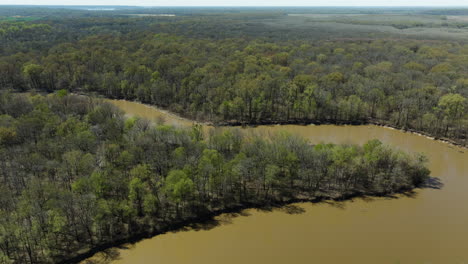 Vista-Aérea-Del-Río-Hatchie-En-Medio-Del-Refugio-Nacional-De-Vida-Silvestre-De-Lower-Hatchie-En-Tennessee,-Estados-Unidos