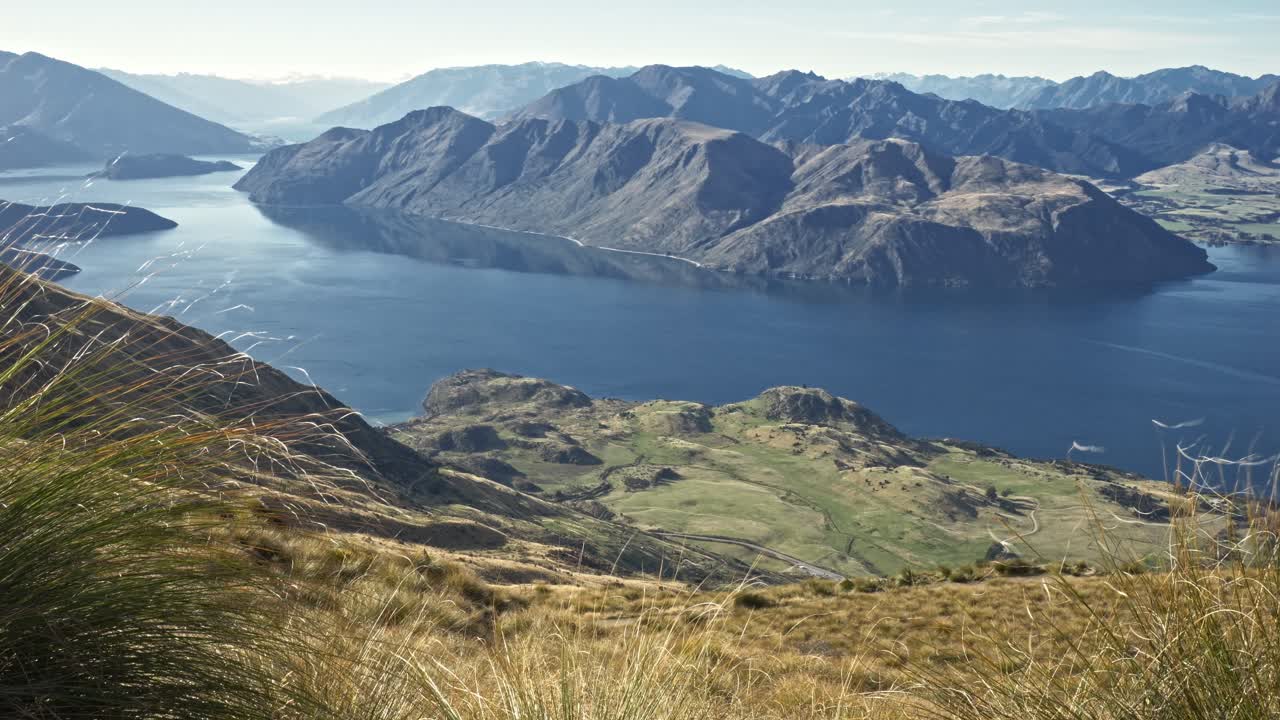 Landscape Of Lake Wanaka And Roys Peak In New Zealand - Wide Shot