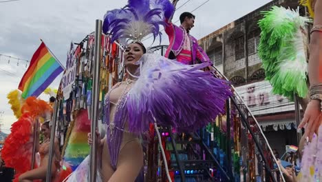el desfile del orgullo lgbtq+ en tailandia