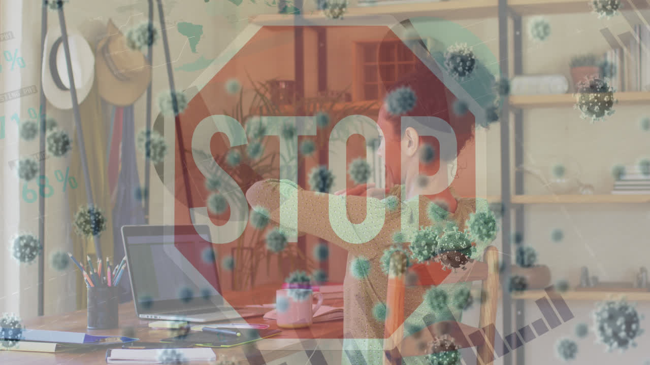 바이러스 세포의 애니메이션과 집에서 일하는 두 인종 여성에 대한 중단 표지판