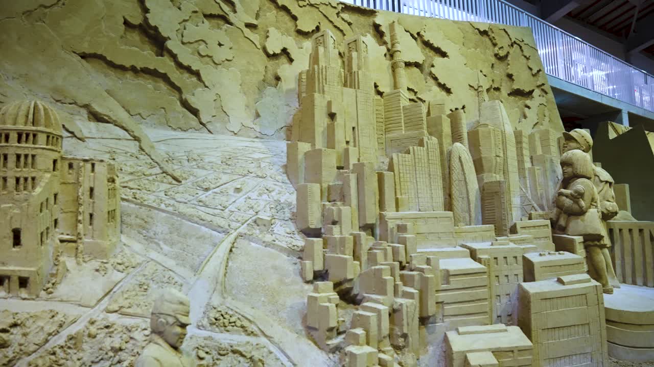 広島への原爆攻撃、未来都市東京、サキュー・サンド・ディスプレイ