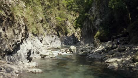 El-Impresionante-Paisaje-De-Las-Famosas-Aguas-Termales-De-Lisong-En-Taiwán,-Perfecto-Para-Las-Vacaciones-De-Verano,-Plano-General