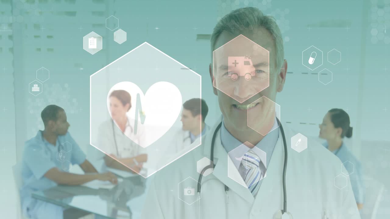 Un médico senior guiando a su equipo, mostrando superposiciones de hexágonos animados de corazón, ambulancia, pastilla y botiquín de primeros auxilios.