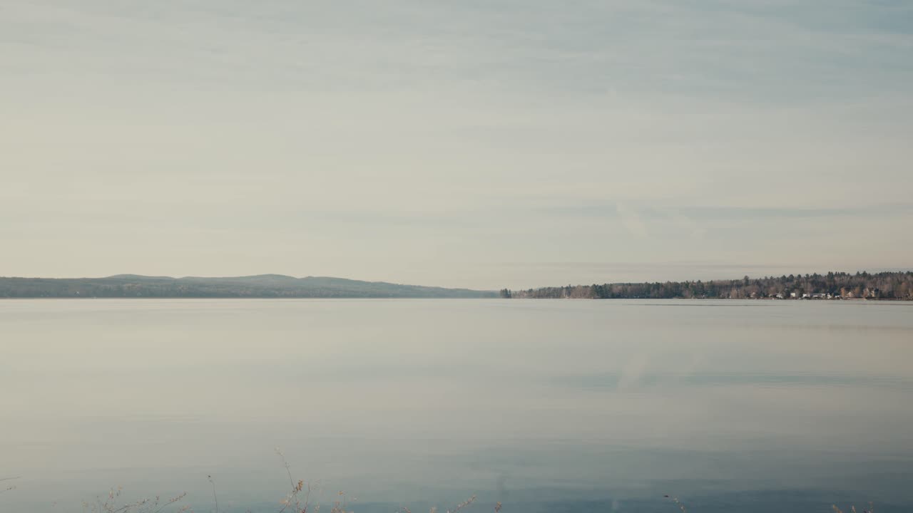 이른 아침 에 호수 의 파노라마
