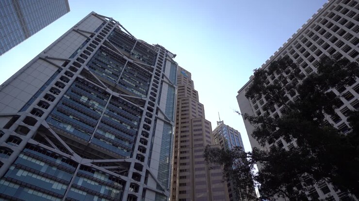 Torre HSBC nel centro di Hong Kong e altre banche, alti grattacieli visti da Statue Square