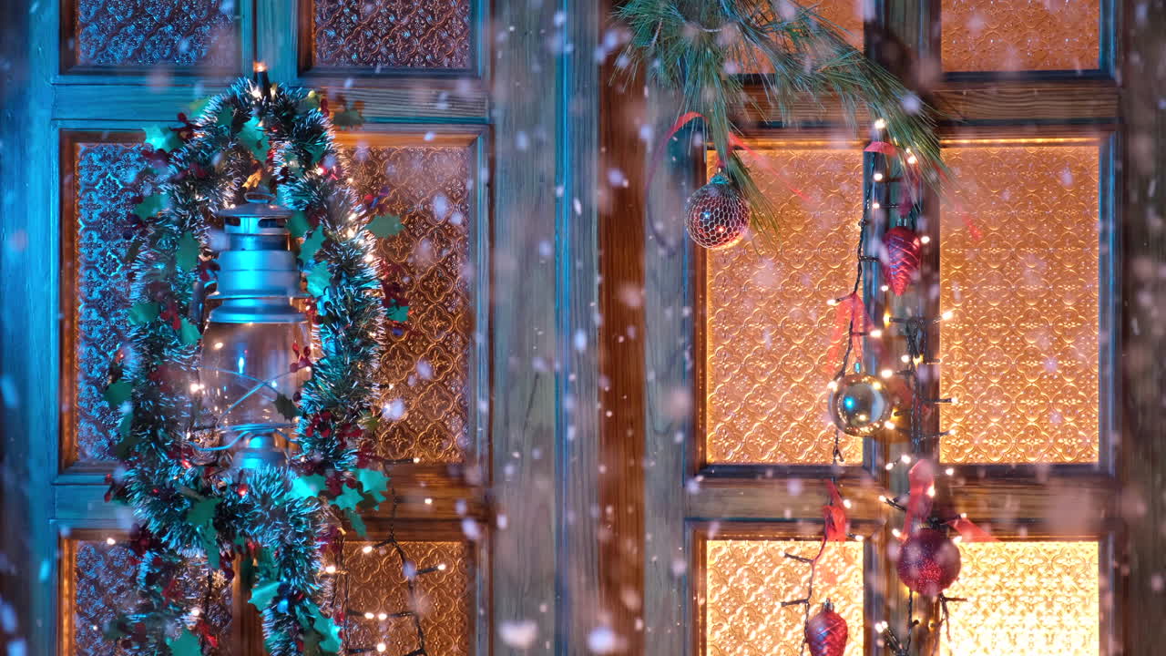 눈 아래 크리스마스 집 문